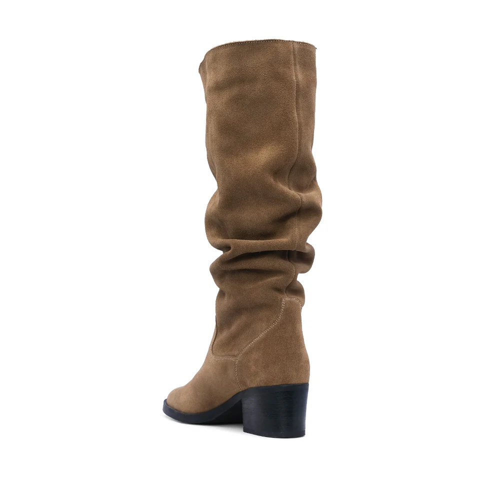 Bota Salto Médio Mulher Camurça Taupe - Image 4