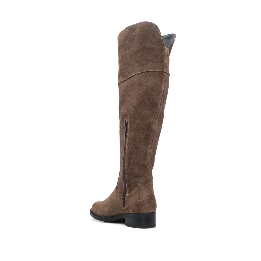 Bota Salto Raso Mulher Camurça Taupe - Image 4