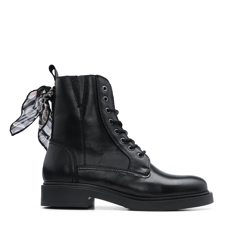 Botim Salto Raso Mulher Pele Preto