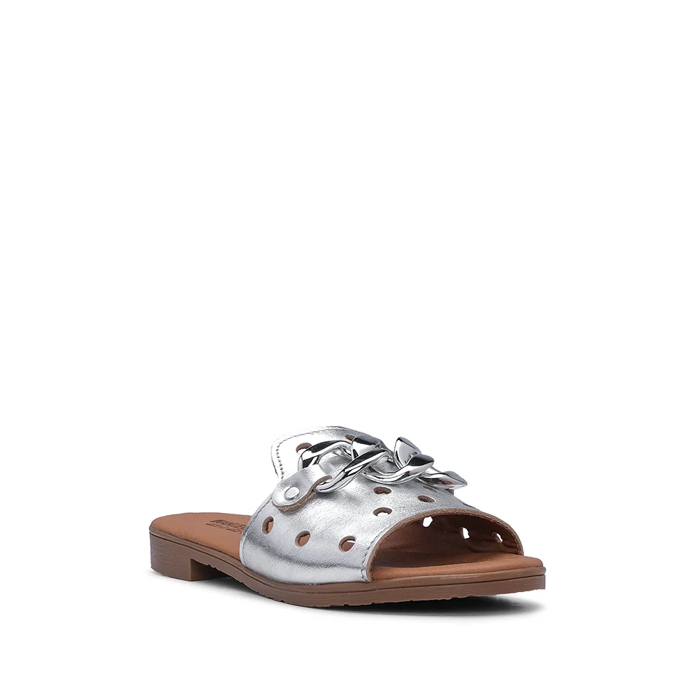 Chinelo Casual de Mulher Com Aplicação Metálica Prata - Image 3