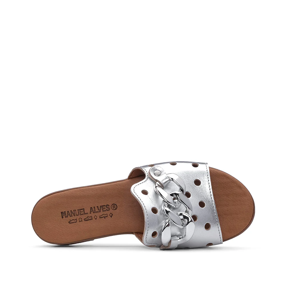 Chinelo Casual de Mulher Com Aplicação Metálica Prata - Image 5