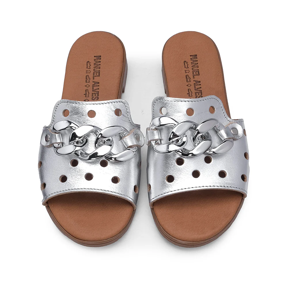 Chinelo Casual de Mulher Com Aplicação Metálica Prata - Image 6