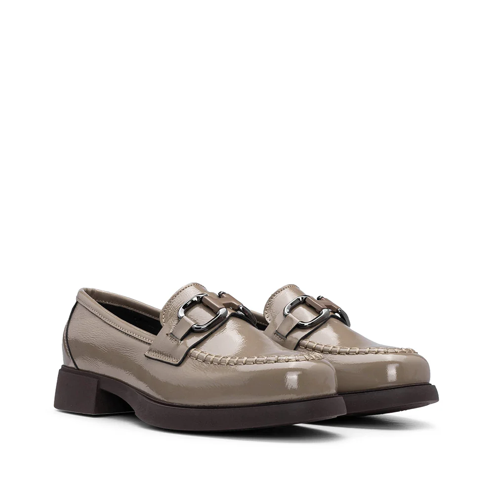 Sapato Mocassim Mulher Verniz Taupe - Image 2