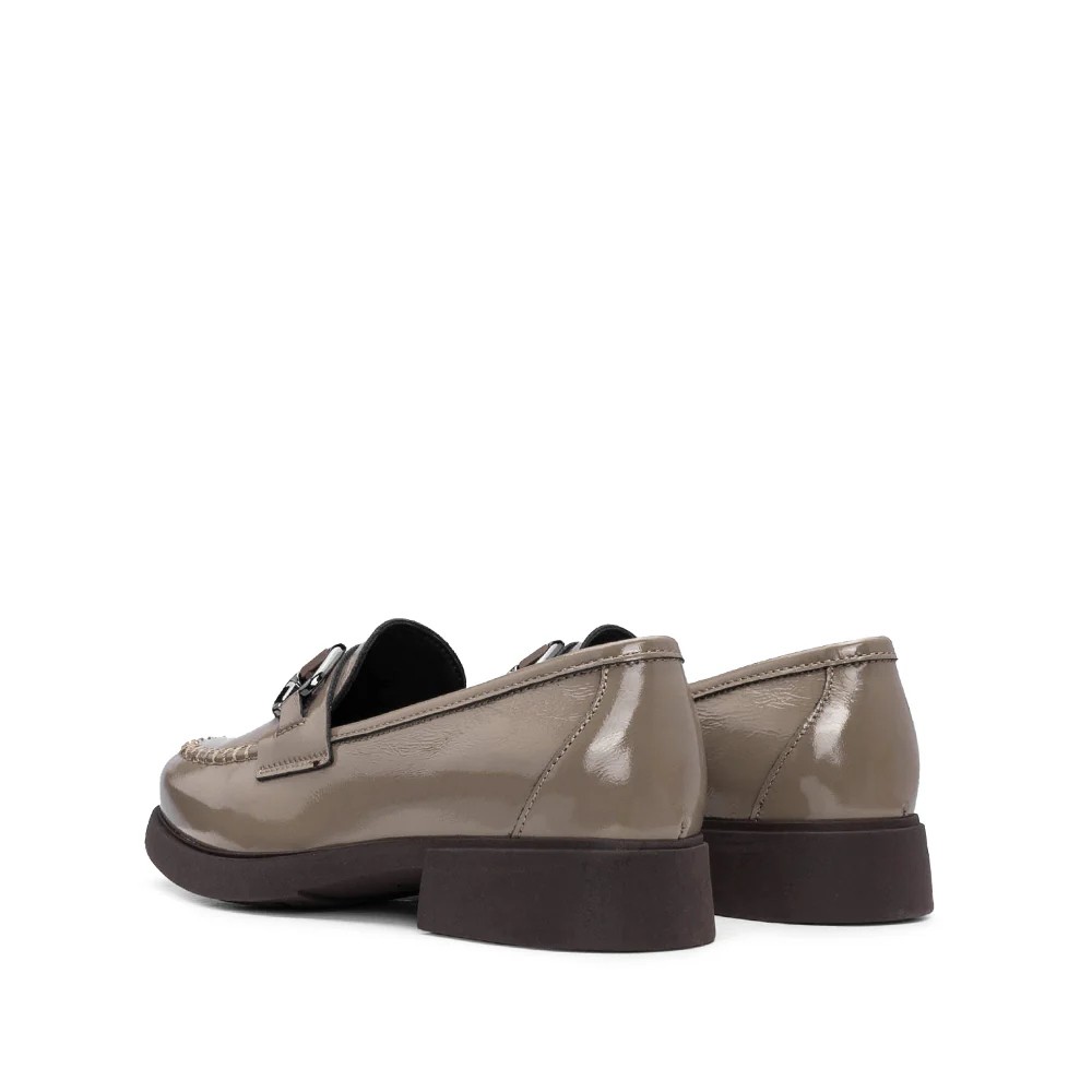 Sapato Mocassim Mulher Verniz Taupe - Image 3