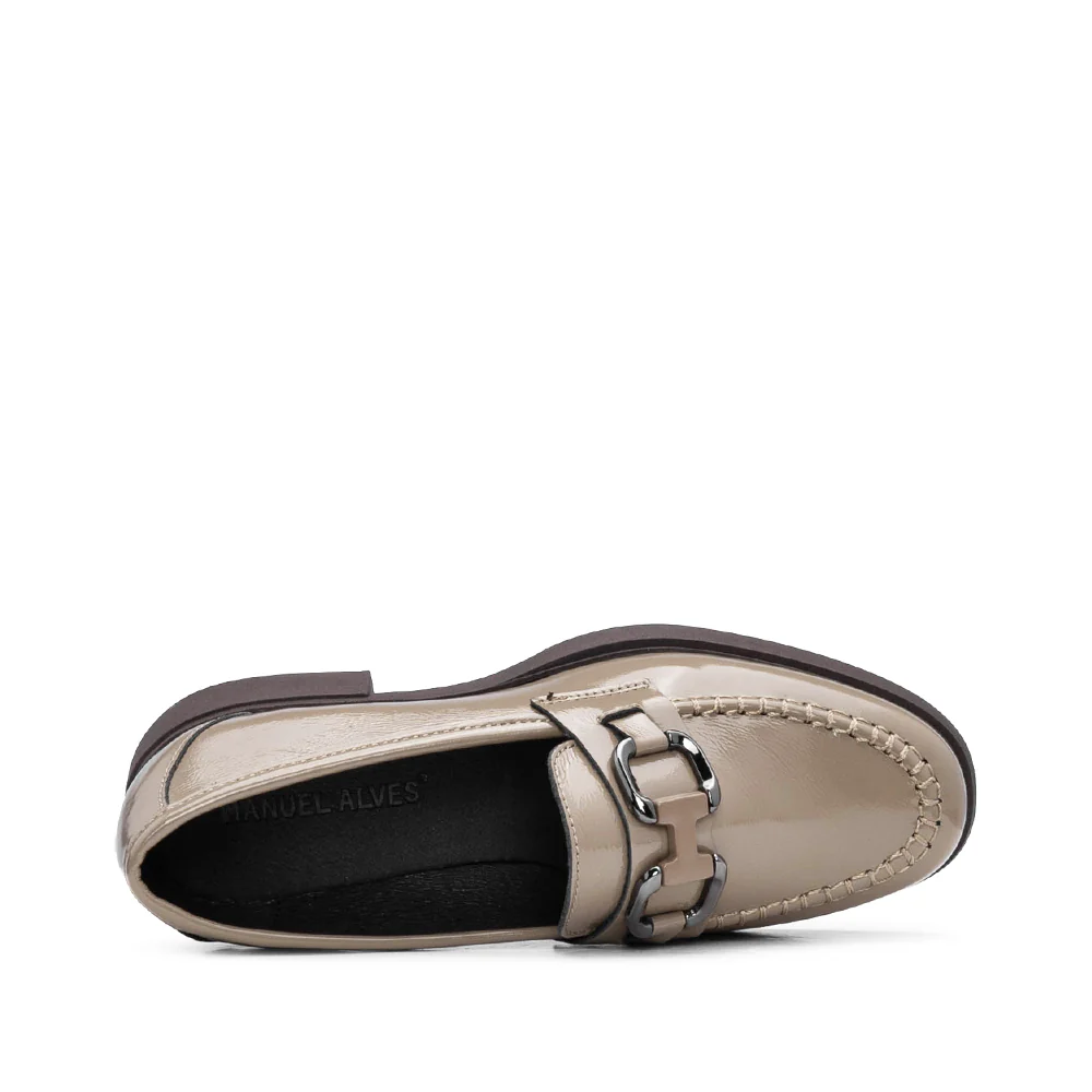Sapato Mocassim Mulher Verniz Taupe - Image 4