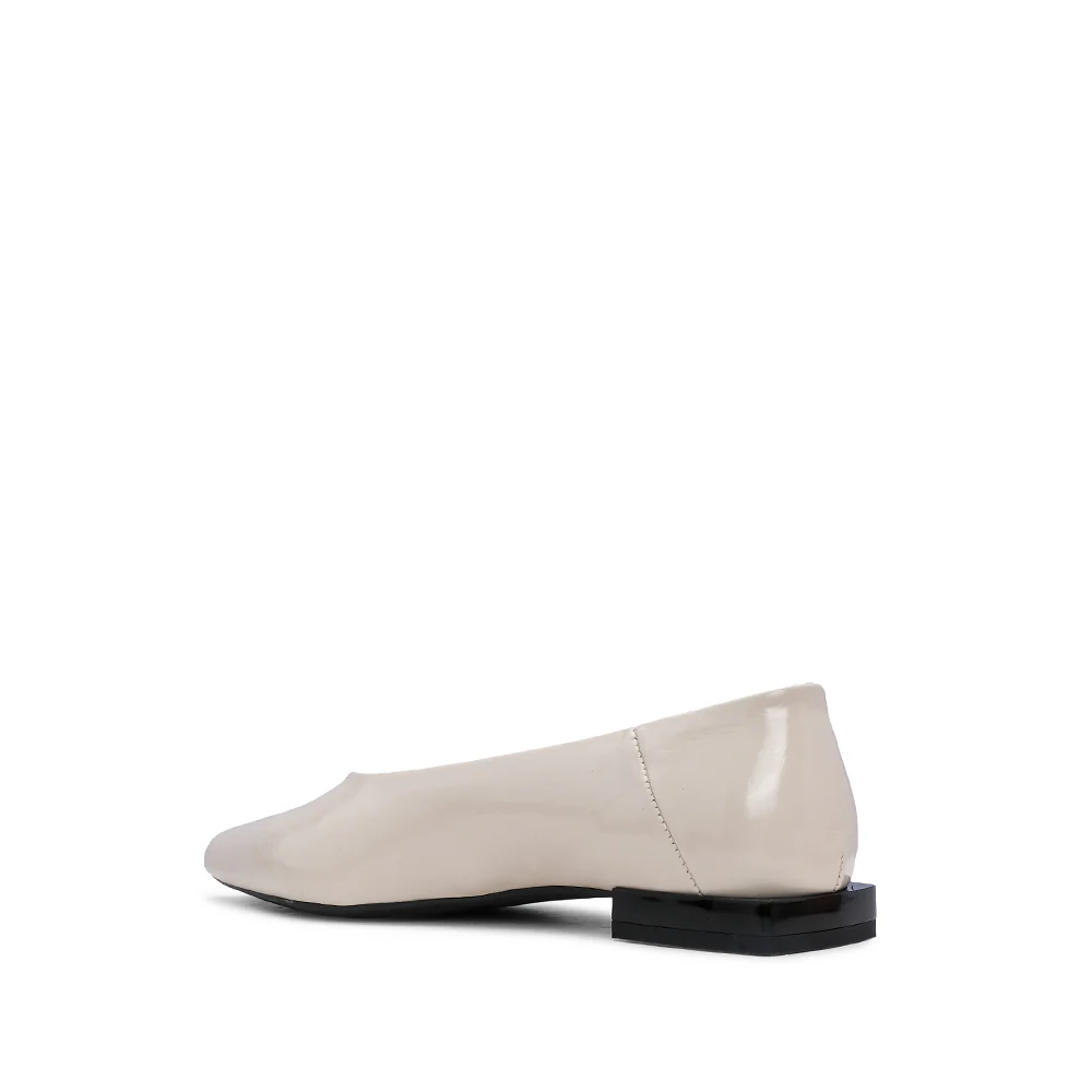 Sapato Sabrinas Mulher Verniz Bege - Image 4